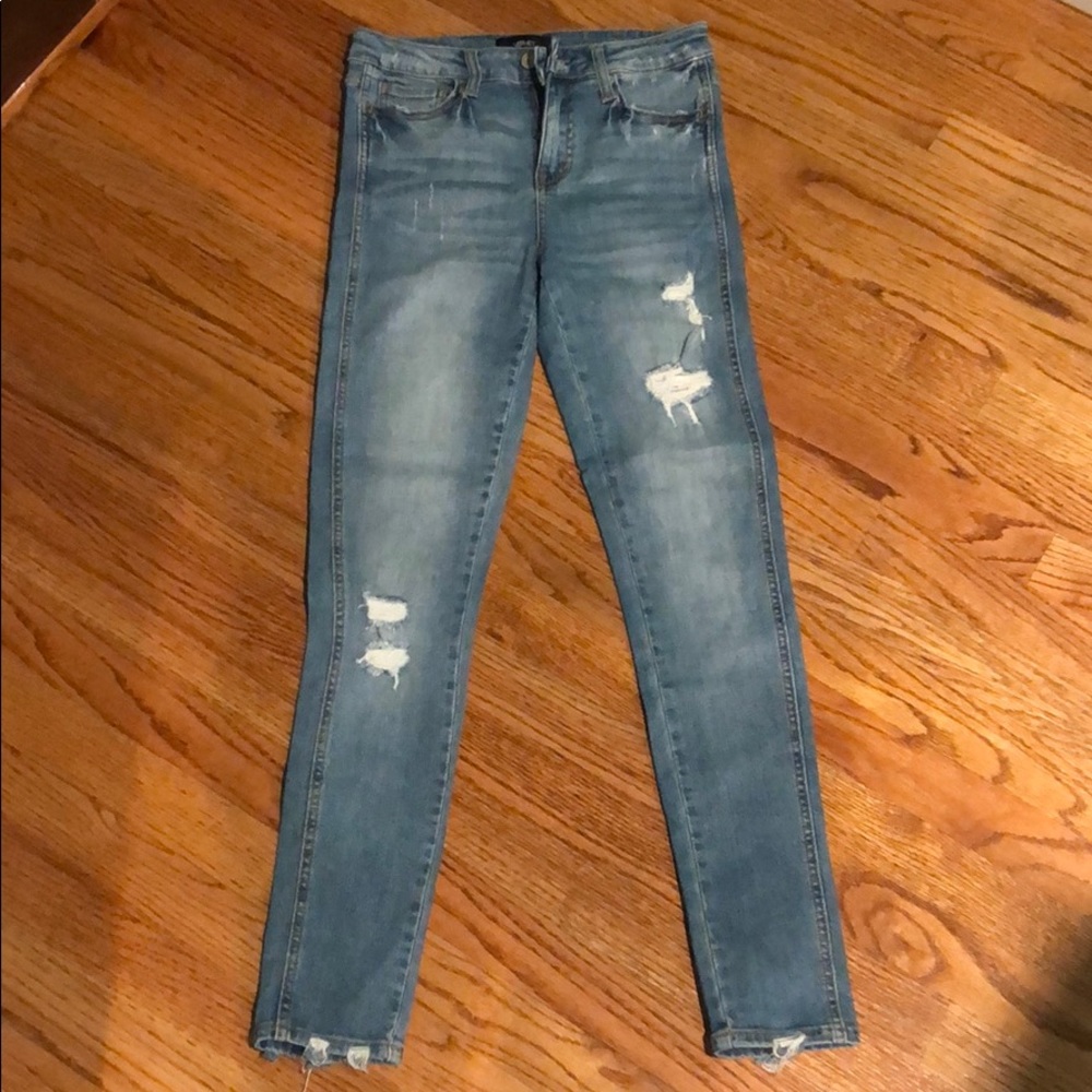 Light wash ripped skinny jeans